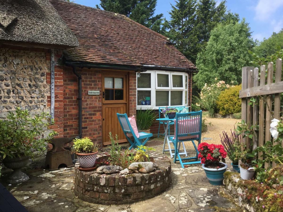 Thatched Cottage Pulborough Dış mekan fotoğraf